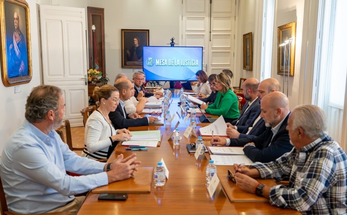 Momento de la reunión de la Mesa de la Justicia