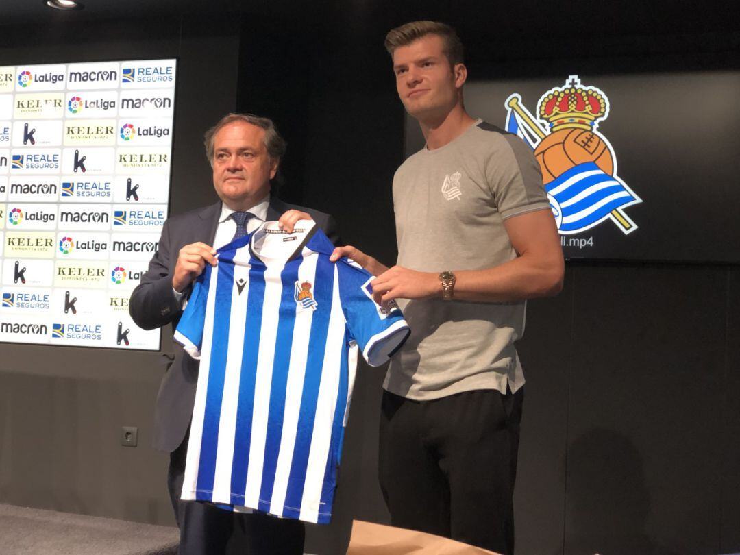 Sorloth junto a Aperribay en su presentación