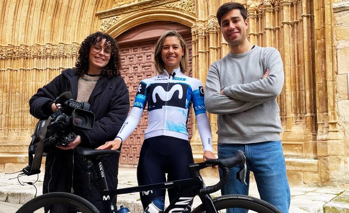 Sara Martín, ciclista del Movistar Team, protagonista de una entrevista con motivo del 8M