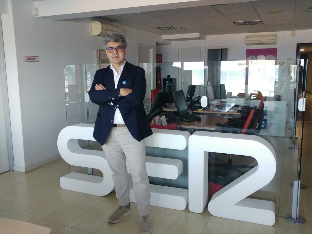 Miguel Ángel Pendón, candidato a rector de la UCA, en los estudios de Radio Cádiz