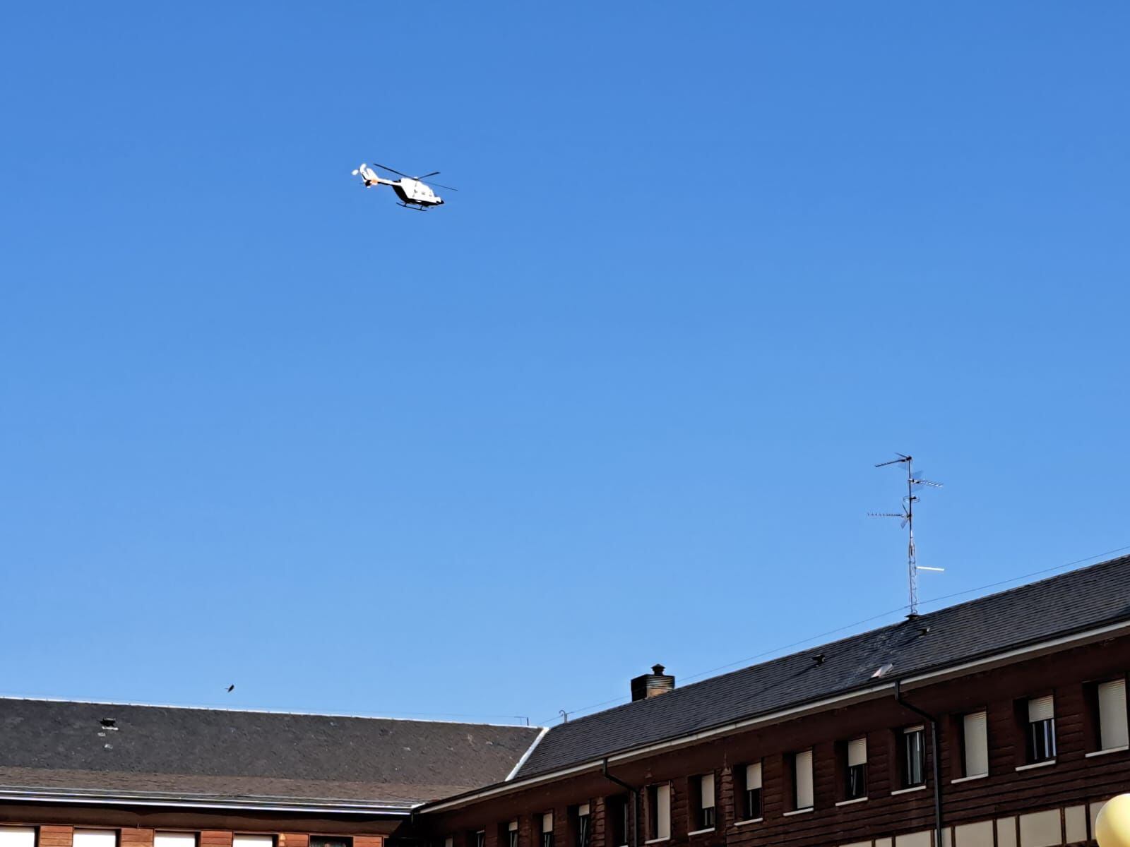 Un helicóptero y varios drones se suman a la búsqueda del hombre desaparecido en Albelda de Iregua