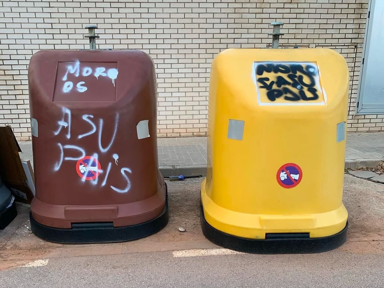 Las pintadas se pueden observar en contenedores y vehículos