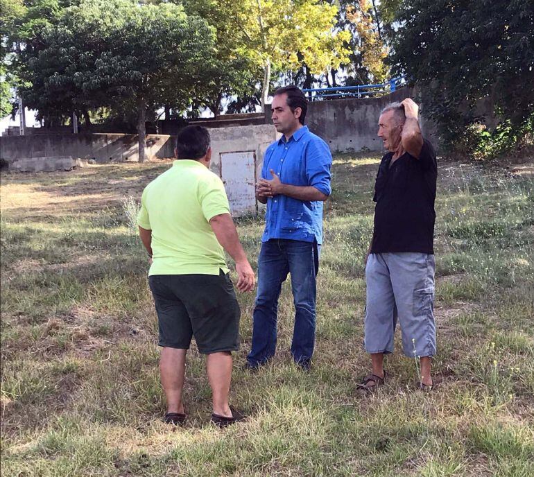 Antonio Saldaña durante su visita a Los Albarizones