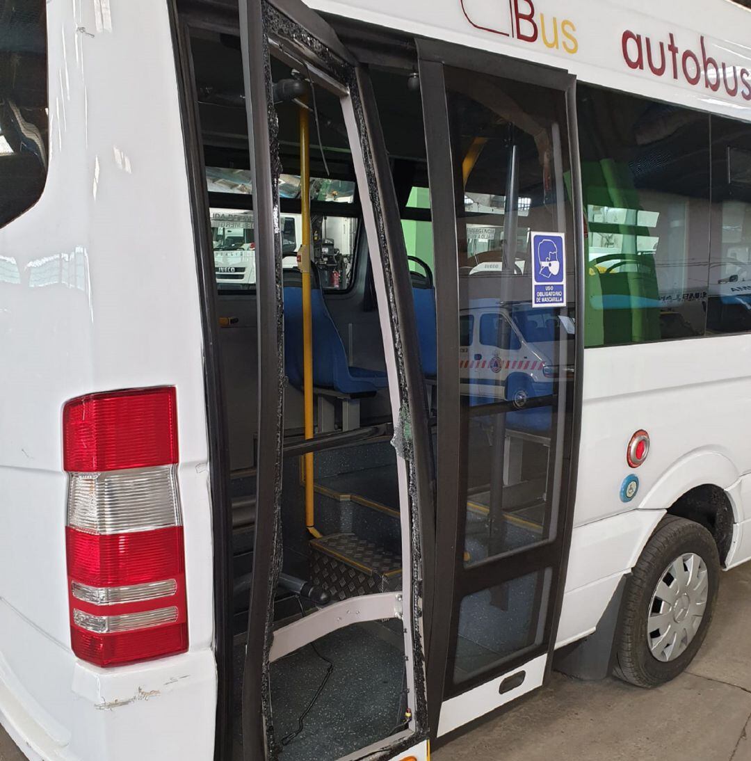 Autobús urbano dañado