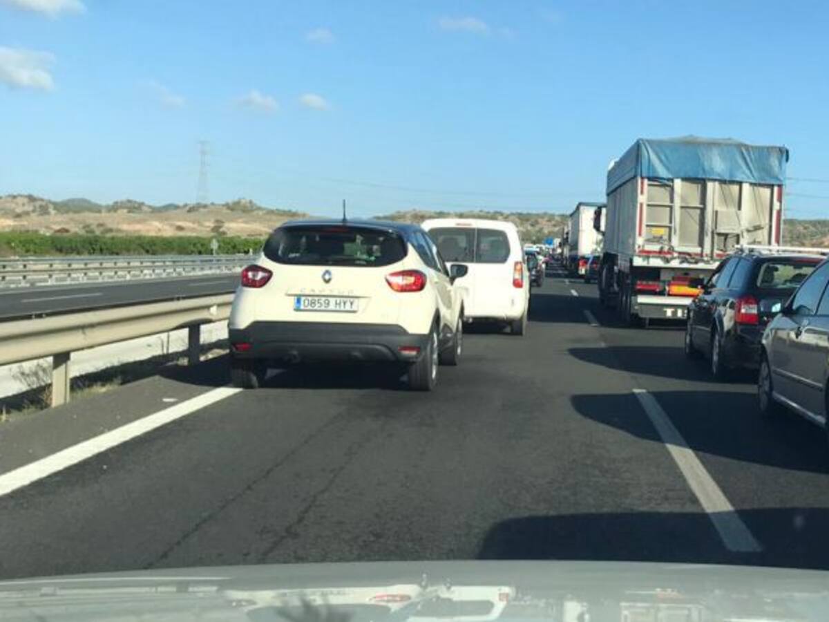 9 kilómetros de retenciones en el Puerto de la Cadena por un accidente