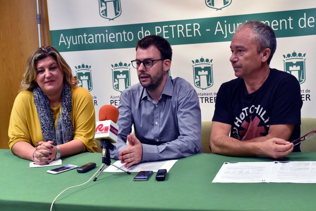 Los ediles del equipo de gobierno de Petrer, Silvia Rodríguez, Fernando Portillo y Rafael Masià 