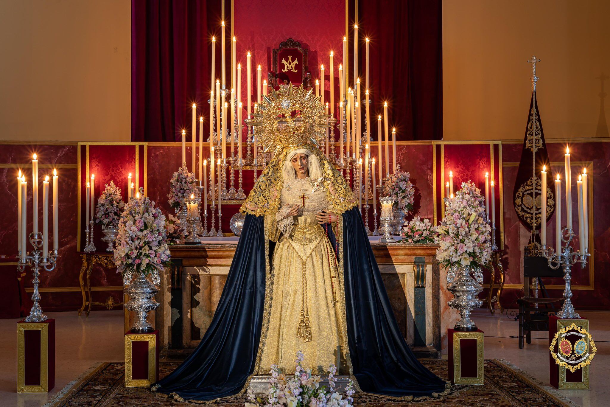 La Virgen del Amor de Pino Montano en una de sus veneraciones del mes de octubre