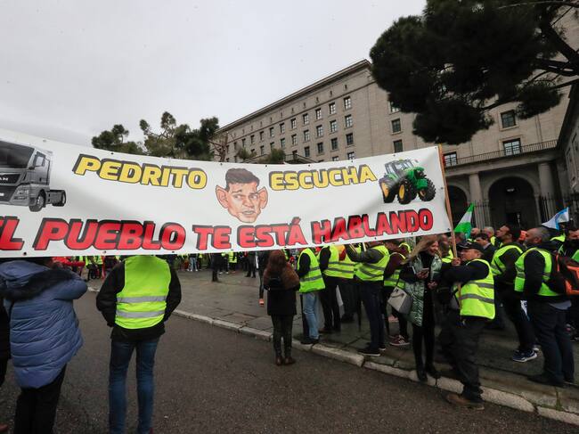 La plataforma de transportistas de mercancías que convocó el paro del sector se manifiesta en Madrid para que el Gobierno "visualice a las miles de familias" que representa el colectivo.