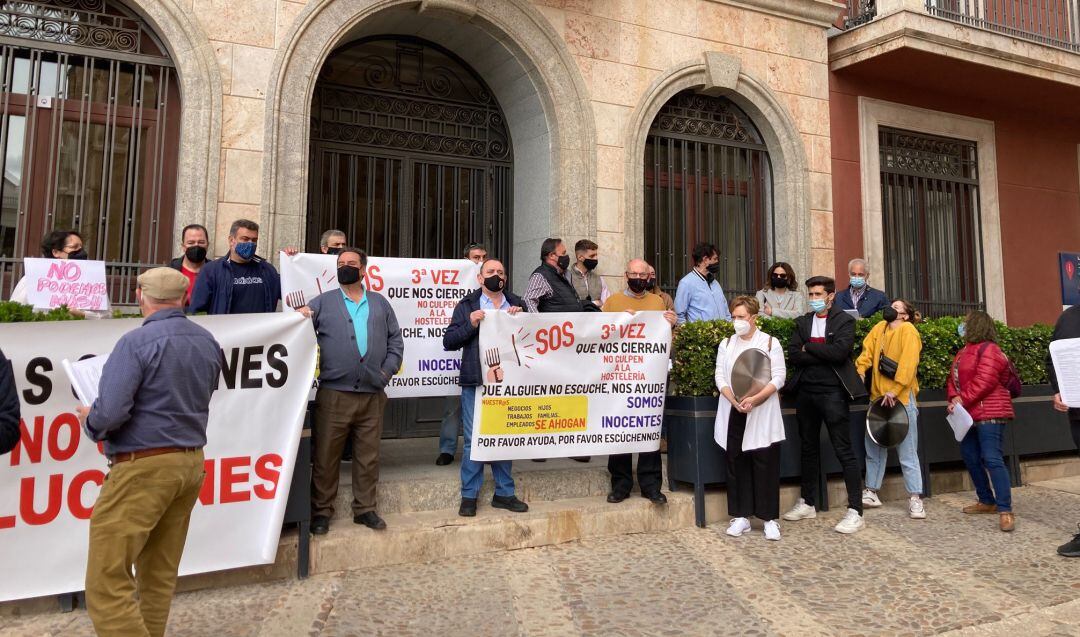 Imagen de la concentración espontánea de parte de la Hostelería en Valdepeñas (Ciudad Real) 