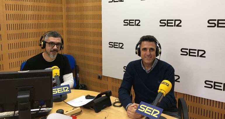 Rubén Santiago, autor de &#039;Ultramar&#039;, a punto de ser entrevistado por Paco Sánchez en Hoy por hoy.