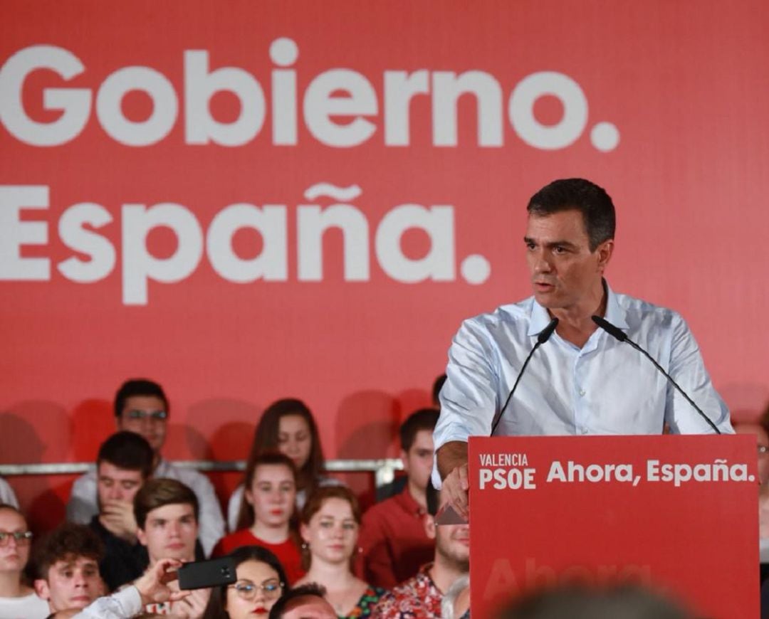 Pedro Sánchez durante el mitín celebrado en València