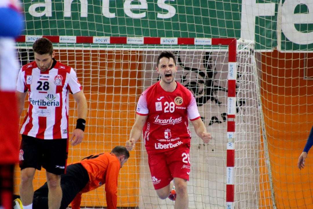 Sergio López celebra un gol de Cuenca