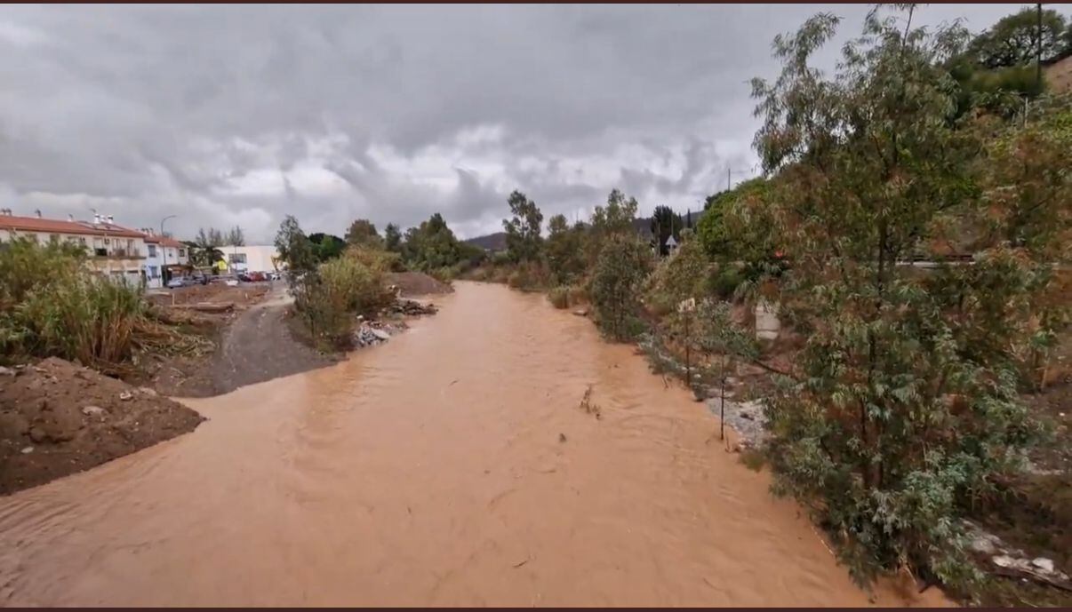 Situación del caucel del río Campanillas en Málaga este mañana de martes