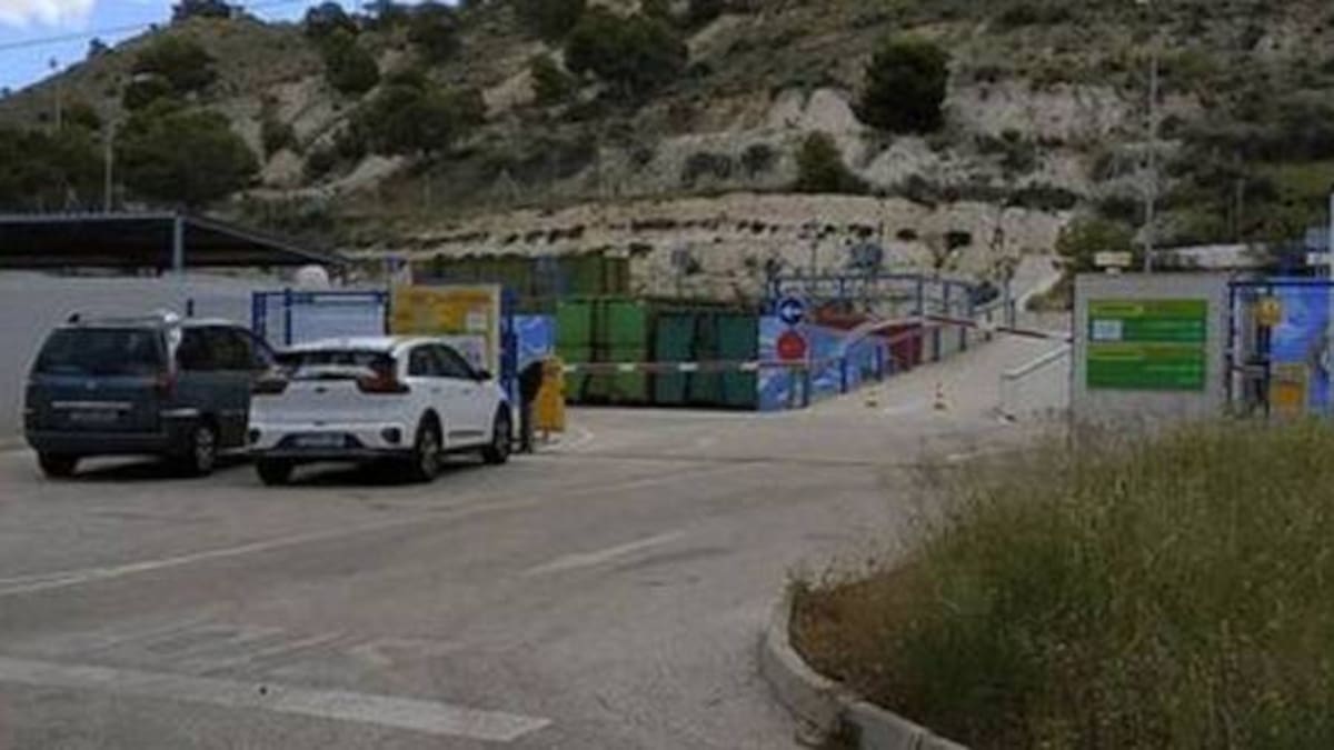 Petrer cederá el ecoparque al Consorcio Crea tras el compromiso autonómico de trabajar por que los dos empleados continúen