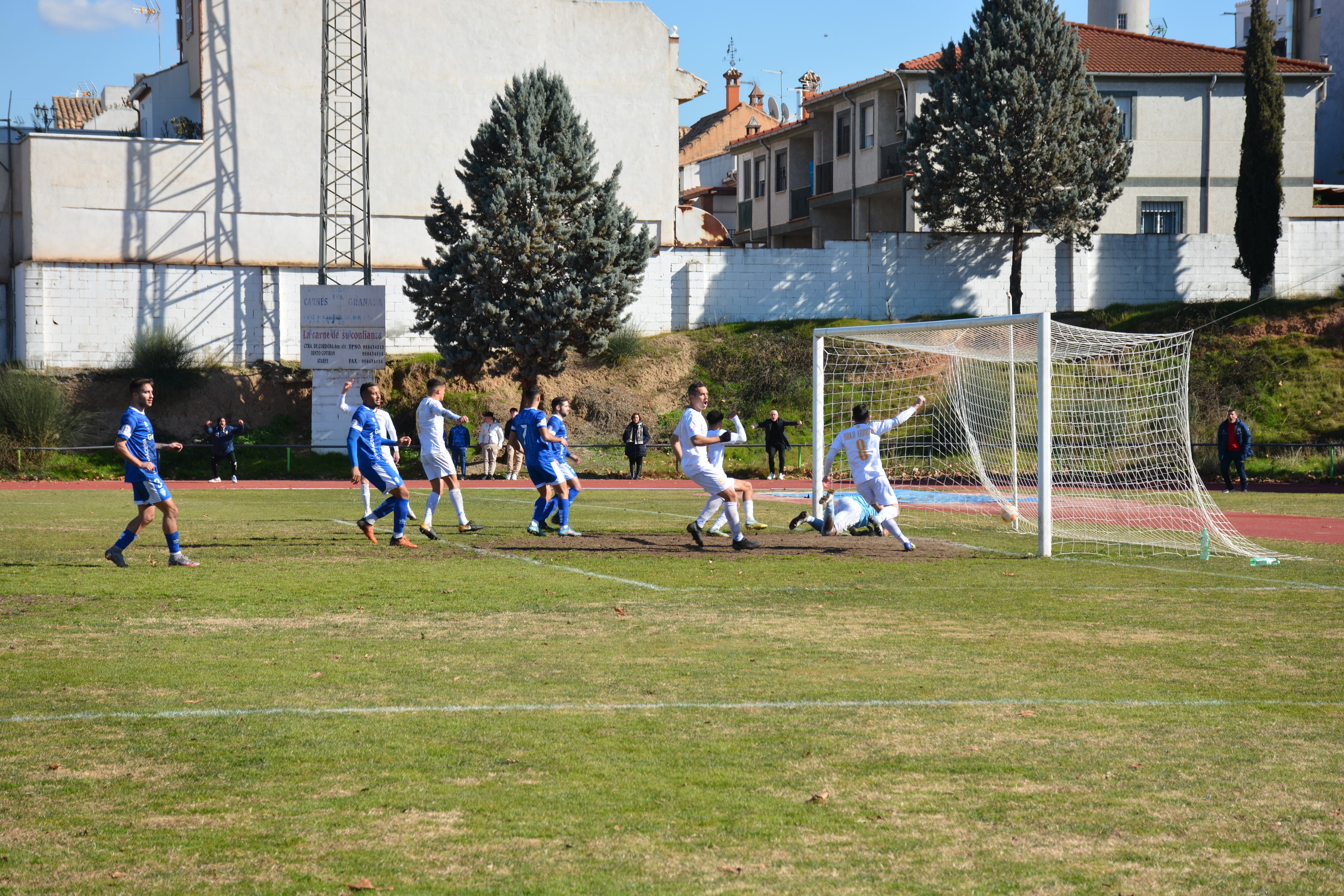 Momento en el Zaki, que fue el revulsivo del Real Jaén, acertó a introducir el balón en la portería del Maracena. Más adelante dispuso de dos ocasiones más que no pudo materializar