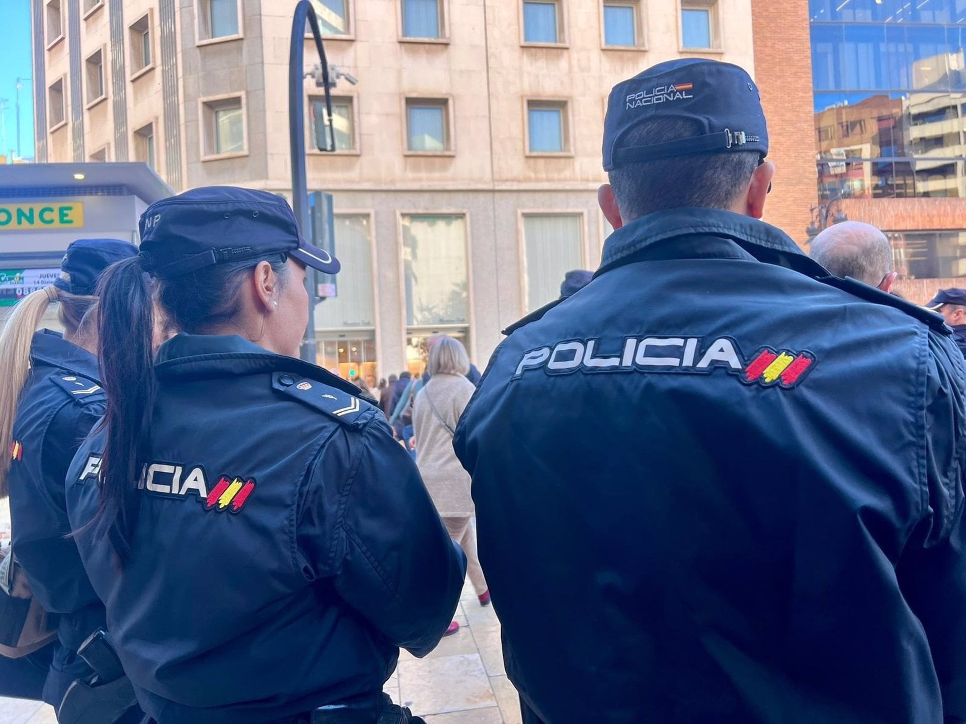 Agentes de Policía en la presentación de la campaña &#039;Comercio seguro&#039; para Navidad