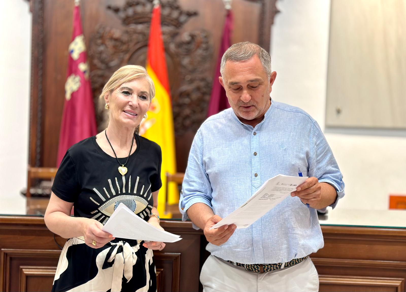 Carmen Menduiña, teniente alcalde y Ángel Meca, concejal de Agua