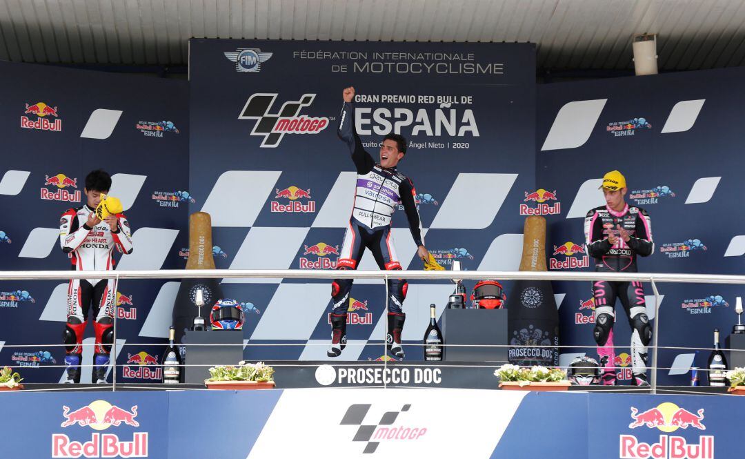 Albert Arenas celebra la victoria en Jerez 