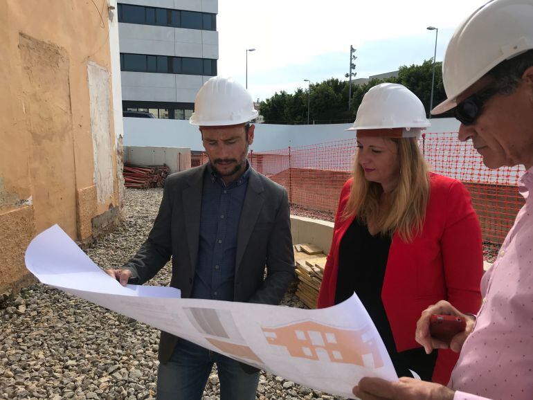 Un momento duarante la visita de los reprensentantes municipales a las obras