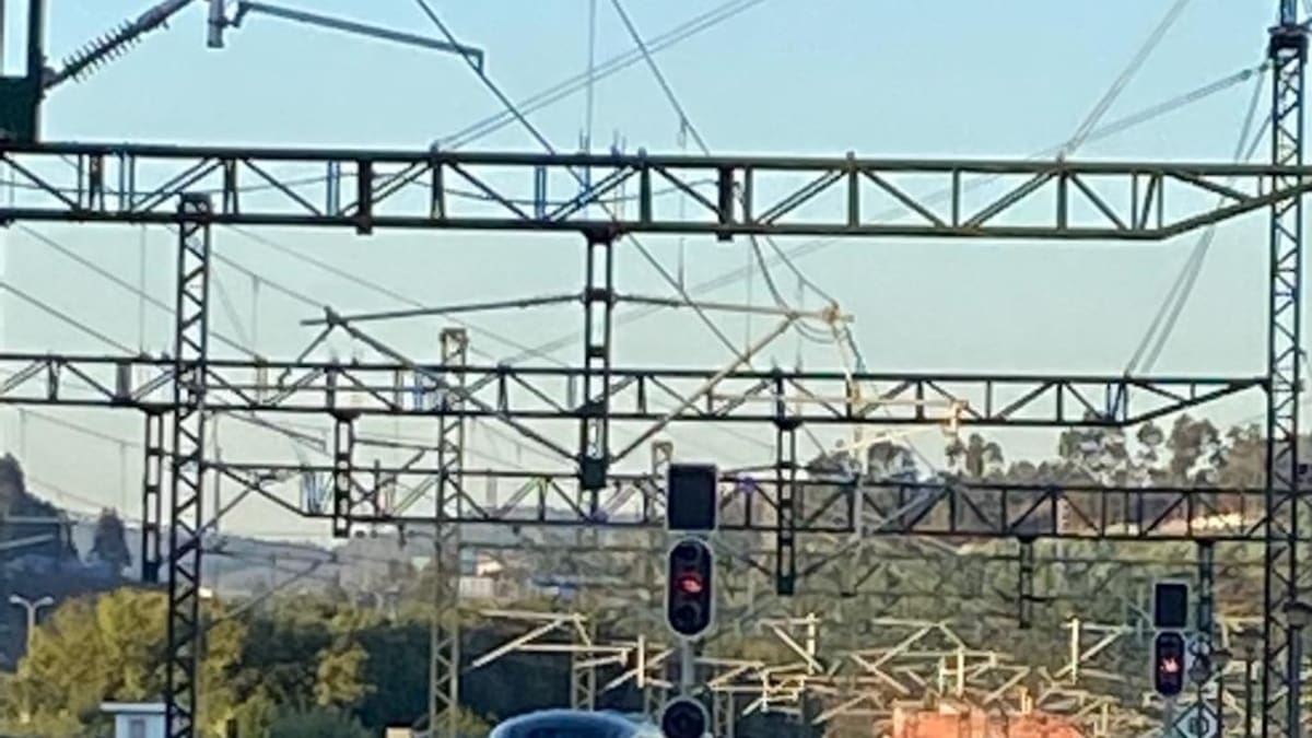 Abel Caballero quiere mejores frecuencias y horarios entre Vigo-Madrid cuando lleguen los AVRIL