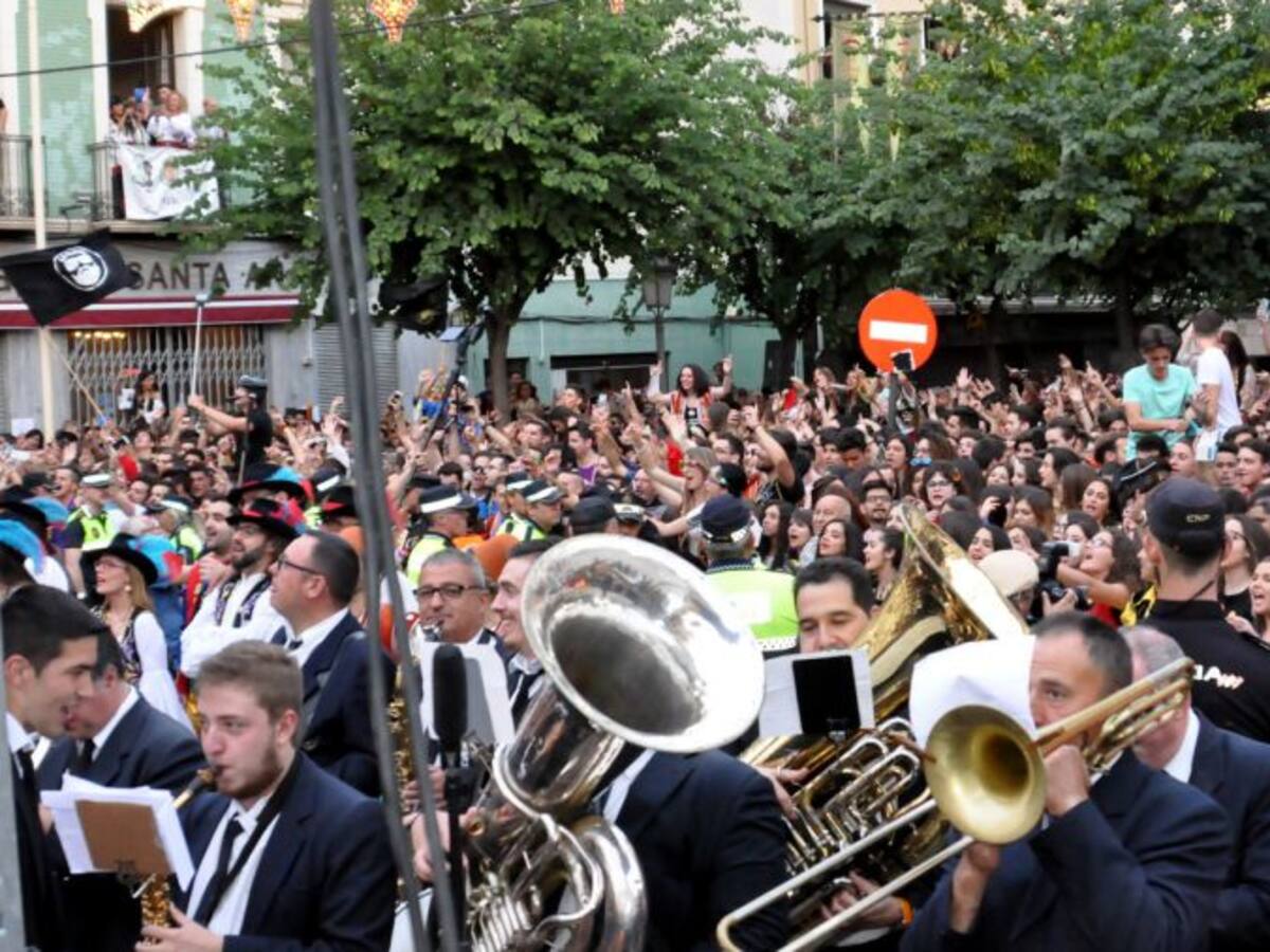 Y el pasodoble Idella abrió la fiesta