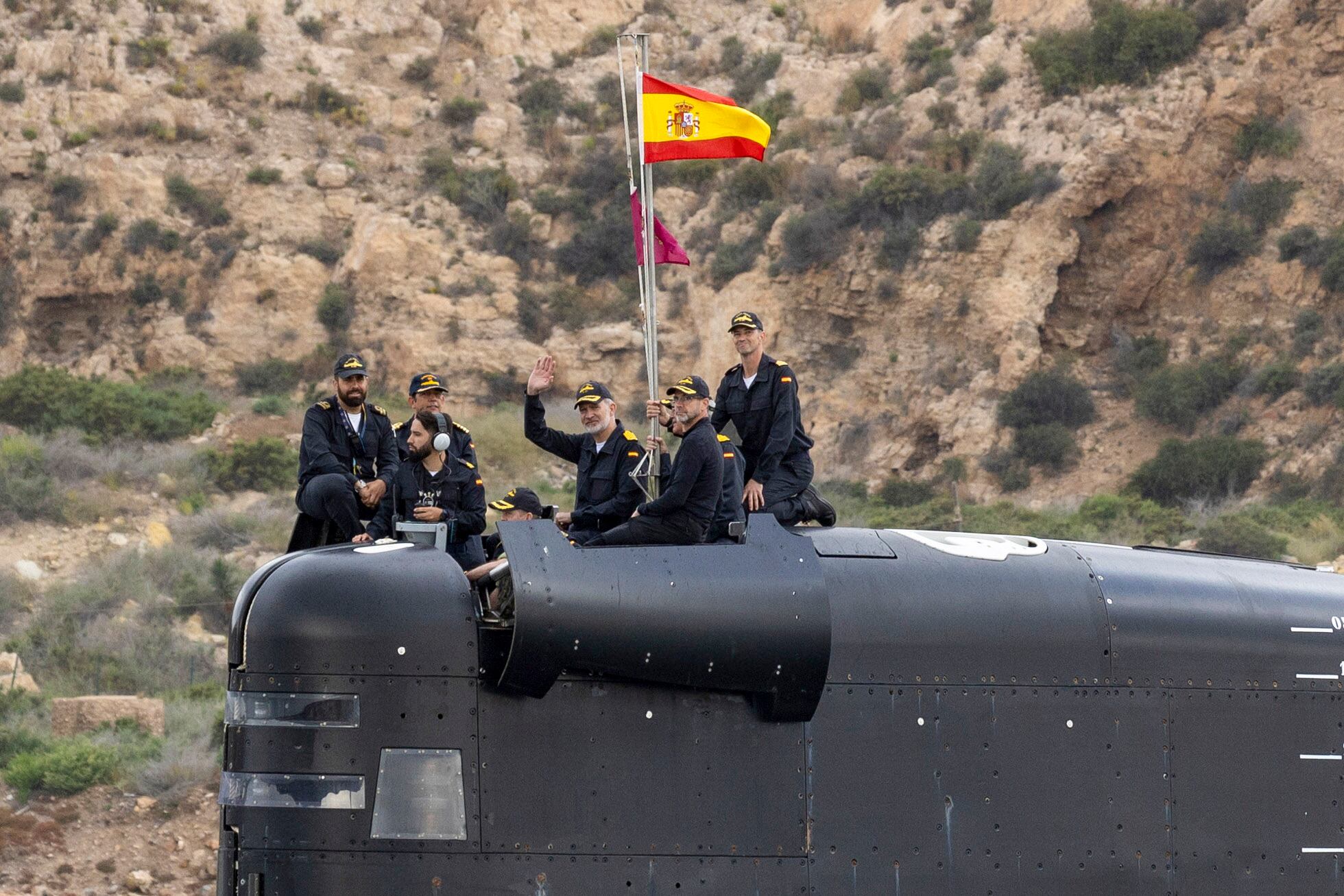 CARTAGENA (MURCIA), 19/05/2025.- El rey Felipe VI visita la base de submarinos Isaac Peral, este lunes en el Arsenal de Cartagena, donde ha navegado el submarino Isaac Peral S-81. EFE/Marcial Guillén
