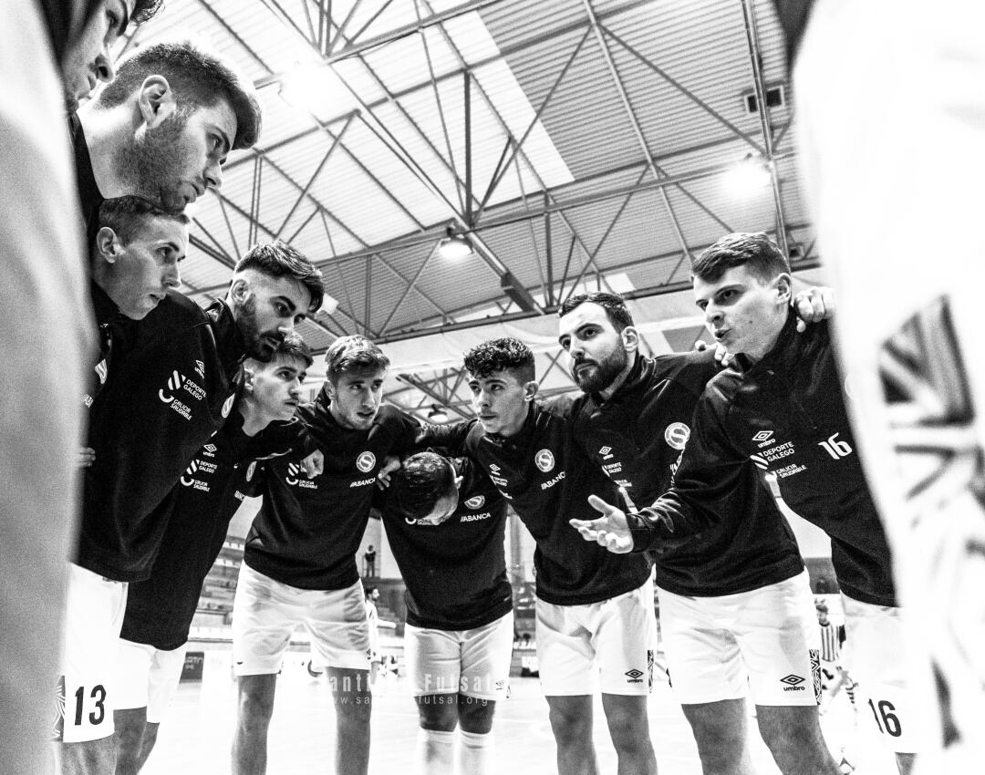 Imagen de Isma dirigiéndose a sus compañeros en Santa Isabel