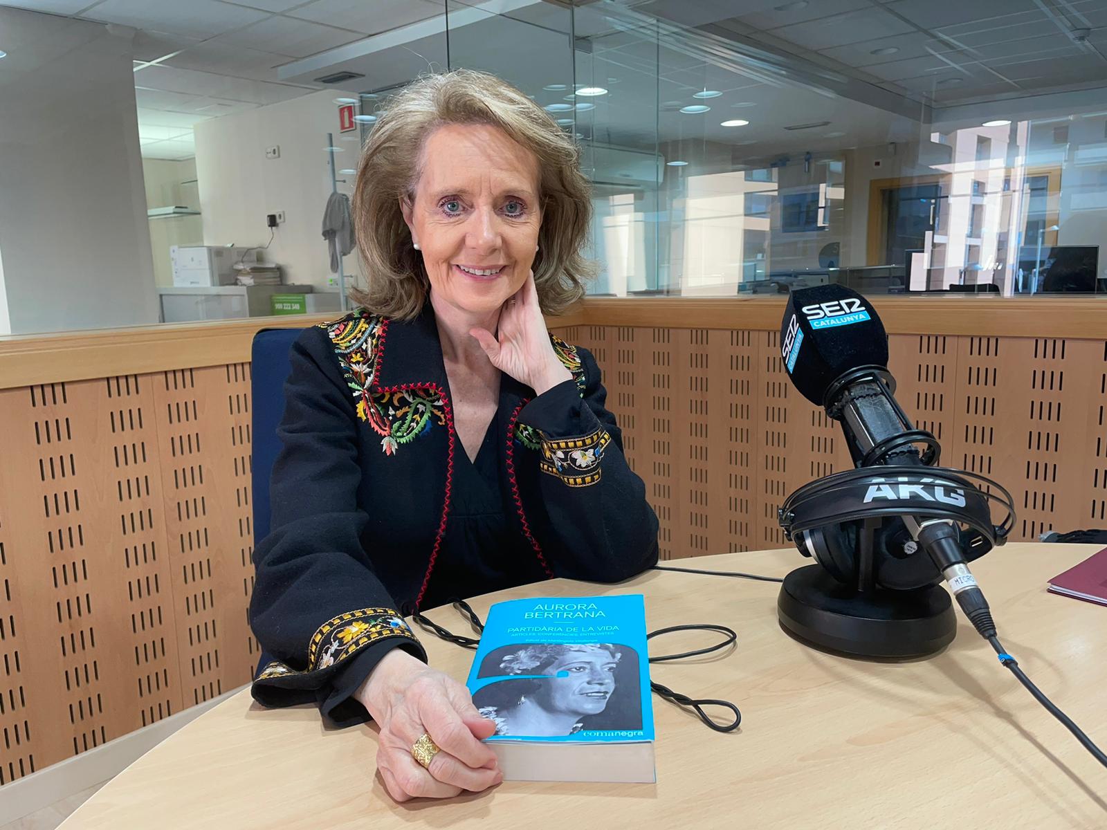 Mariàngela Vilallonga als estudis de Ràdio Girona