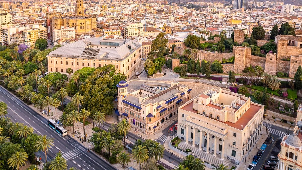 "La tasa de esfuerzo teórico de compra en Málaga provincia es de los más elevados de España" Cristina Arias, Directora Servicio de Estudios Tinsa by Accumin