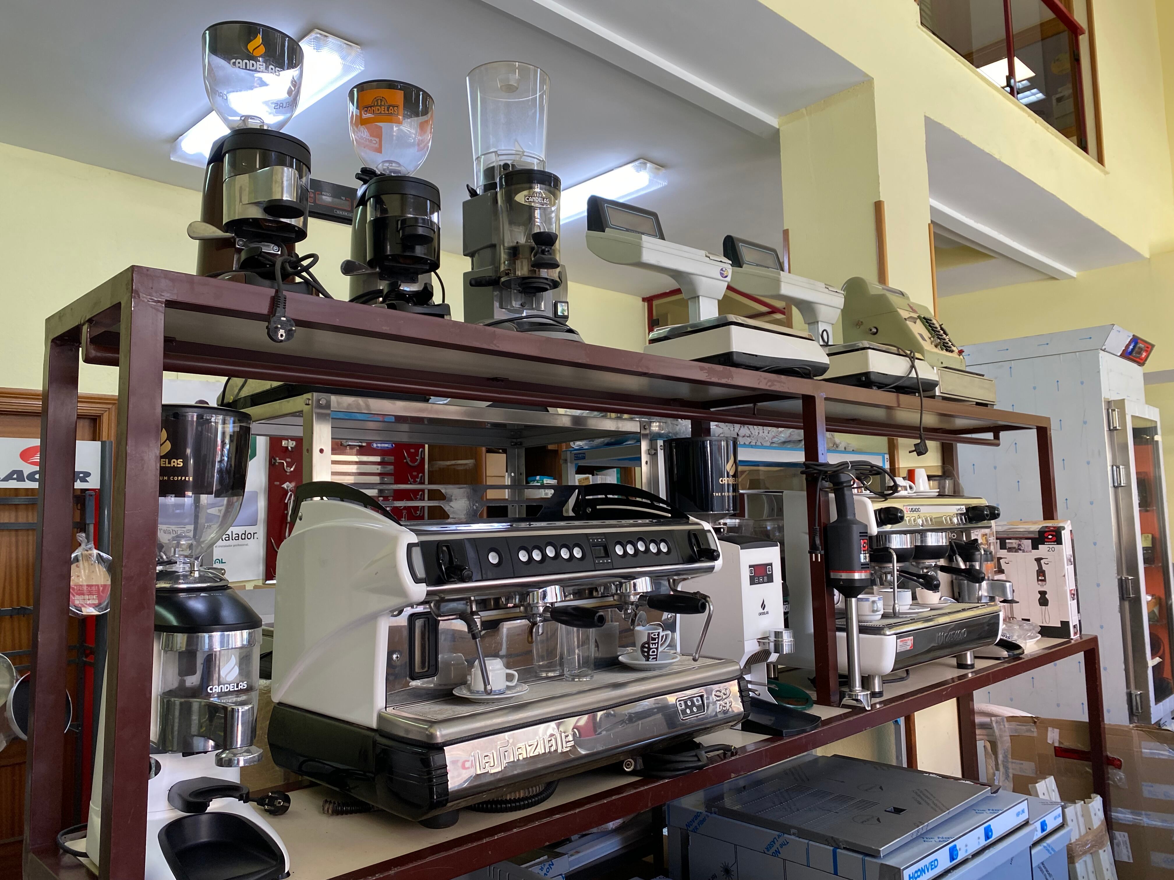 Corinca también hace apoyo de maquinaria a hostelería y al pequeño comercio, además de repartir café