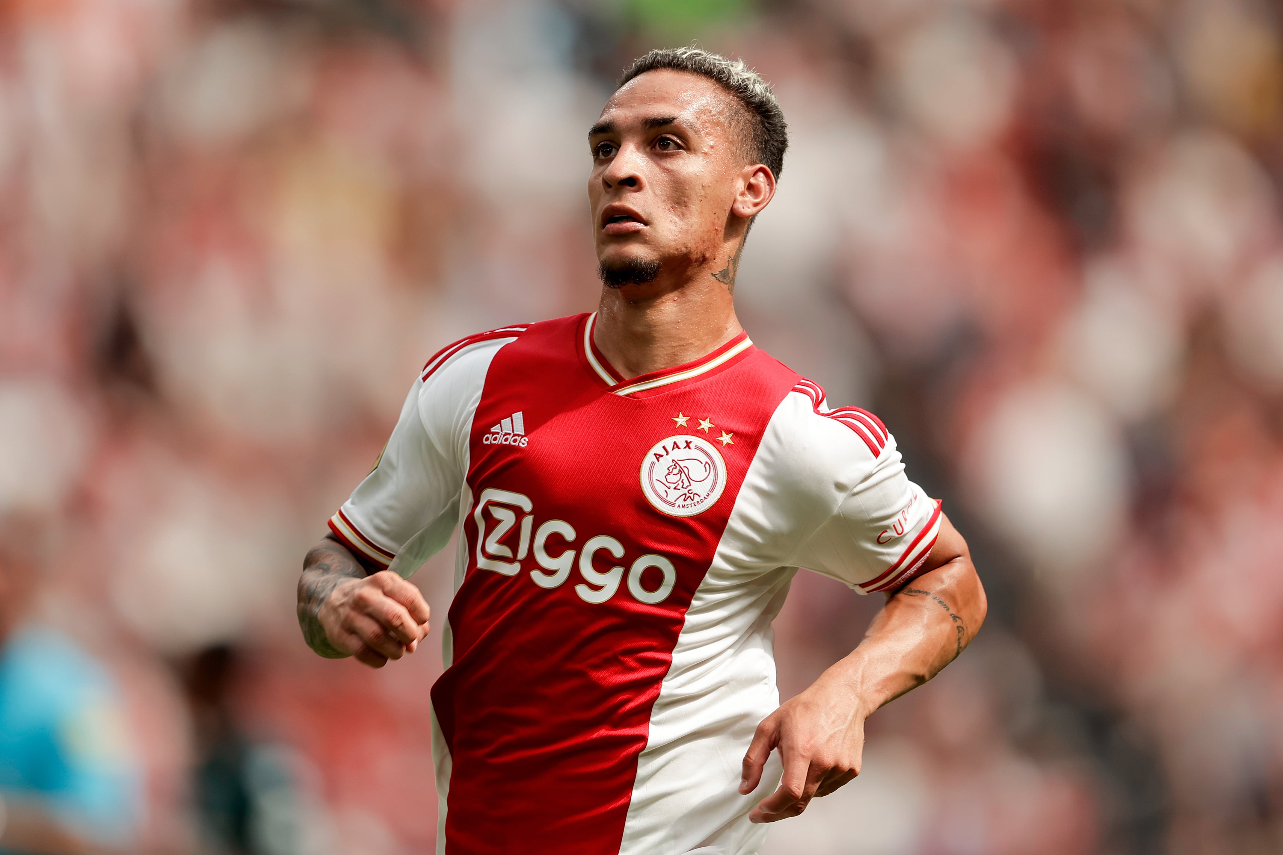 Antony durante un partido del Ajax en el Johan Cruyff Arena.