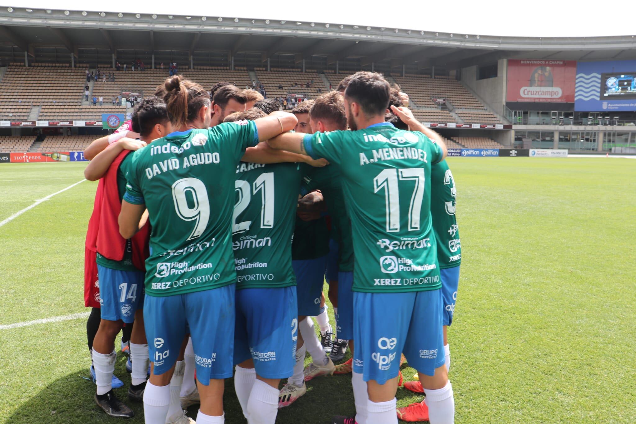 Jugadores del Xerez DFC celebrando un gol en Chapín