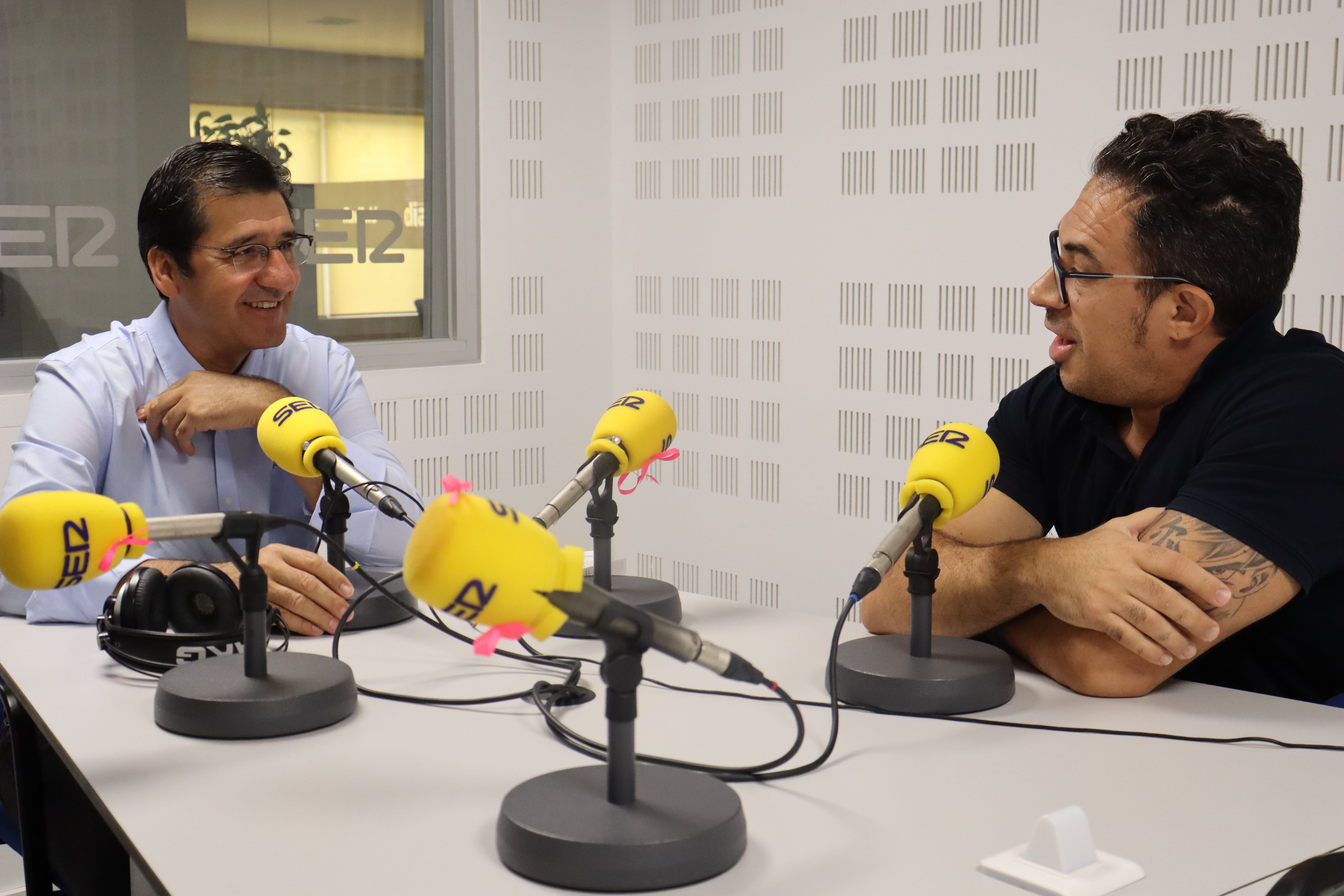 José Manuel Caballero en los  estudios de SER Puertollano