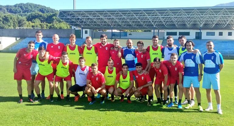 La plantilla del Compos, en el campo Barlovento de La Palma, en el que se ejercitaron esta tarde