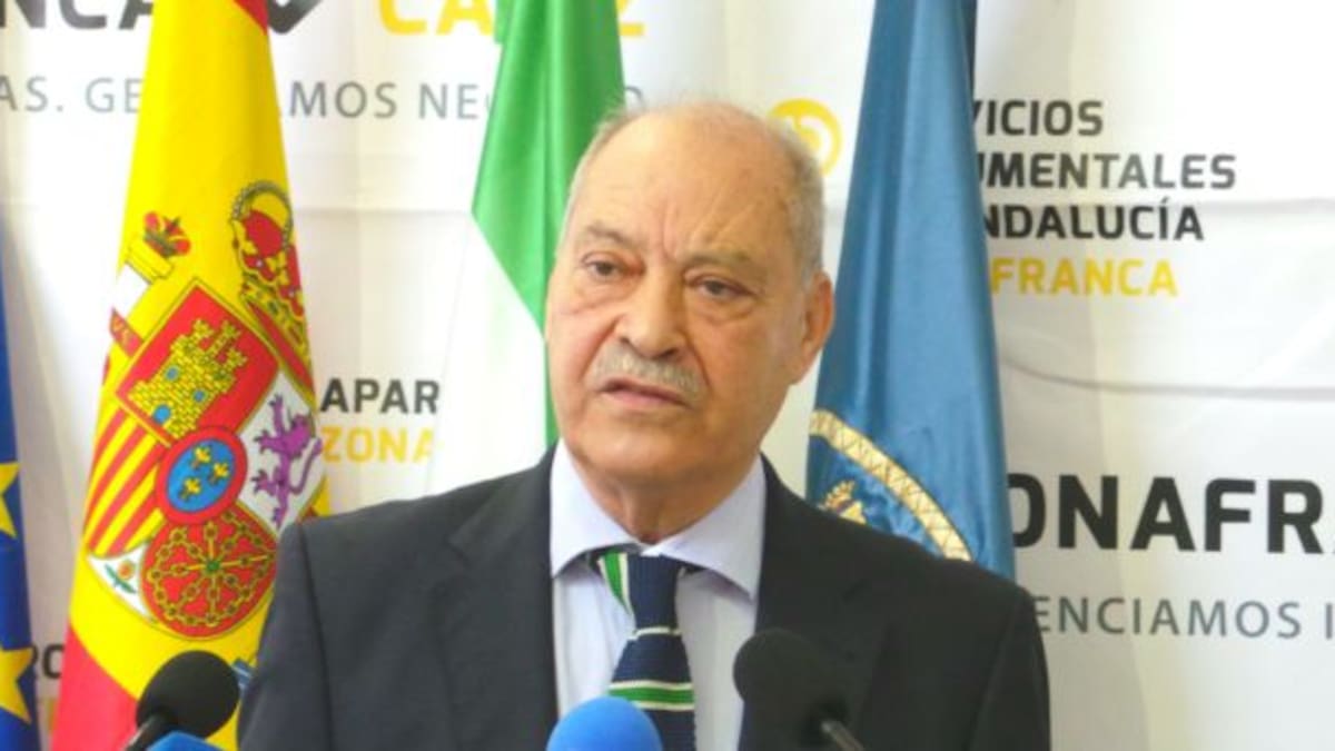 La Zona Franca seguirá pagando la defensa del director dimitido