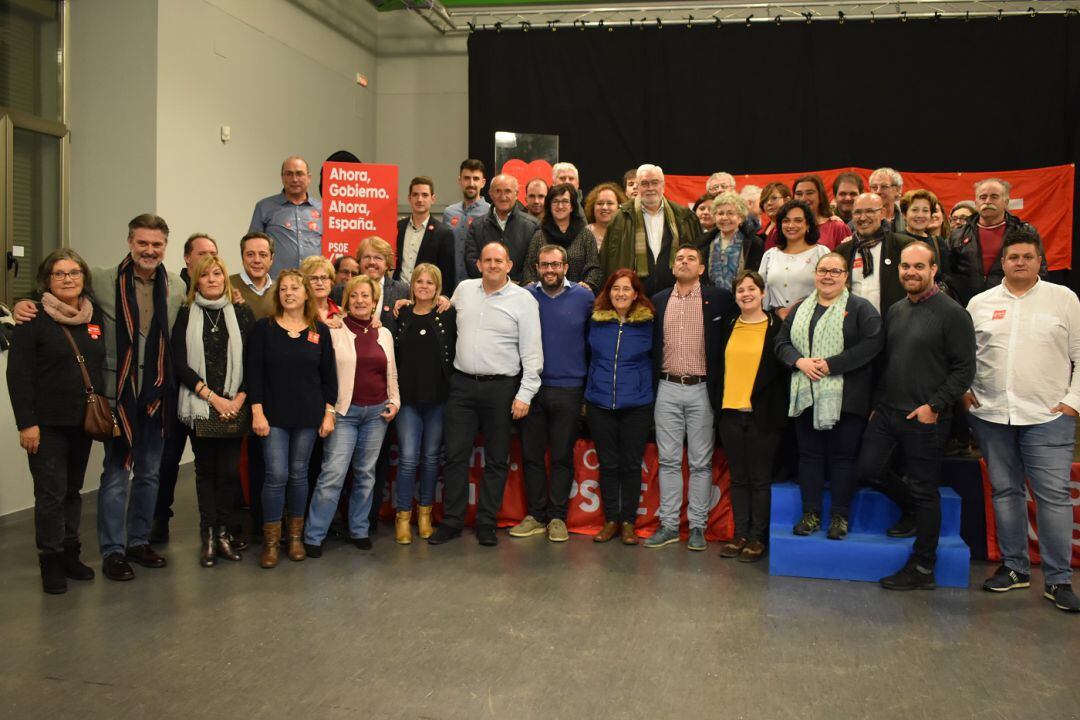 Foto de familia de militantes del PSOE de Segovia