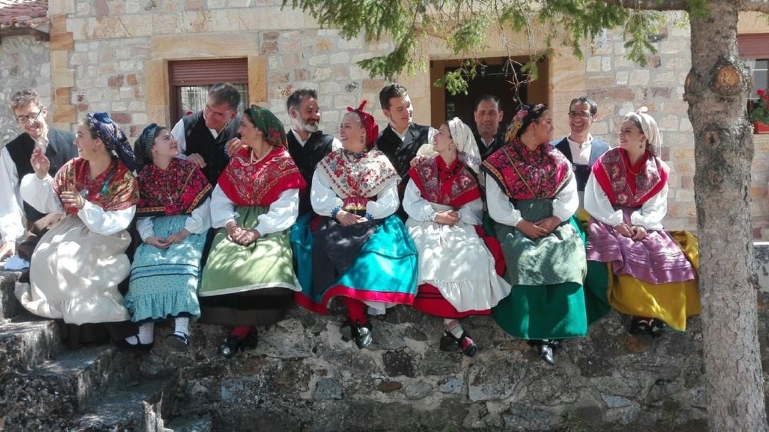 El grupo de danzas Jorge Manrique cumple 40 años