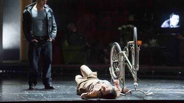 Rosalía con 'Motomami' y Calixto Bieito con la ópera dinamitan los límites de la música y el teatro