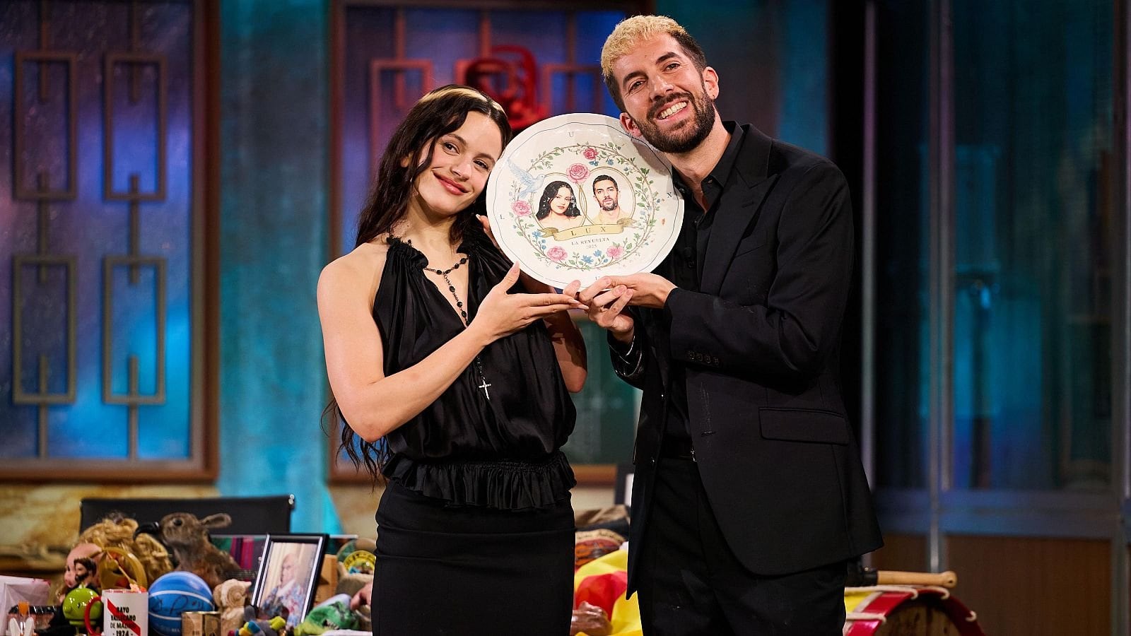 Rosalía con Broncano en 'La Revuelta'