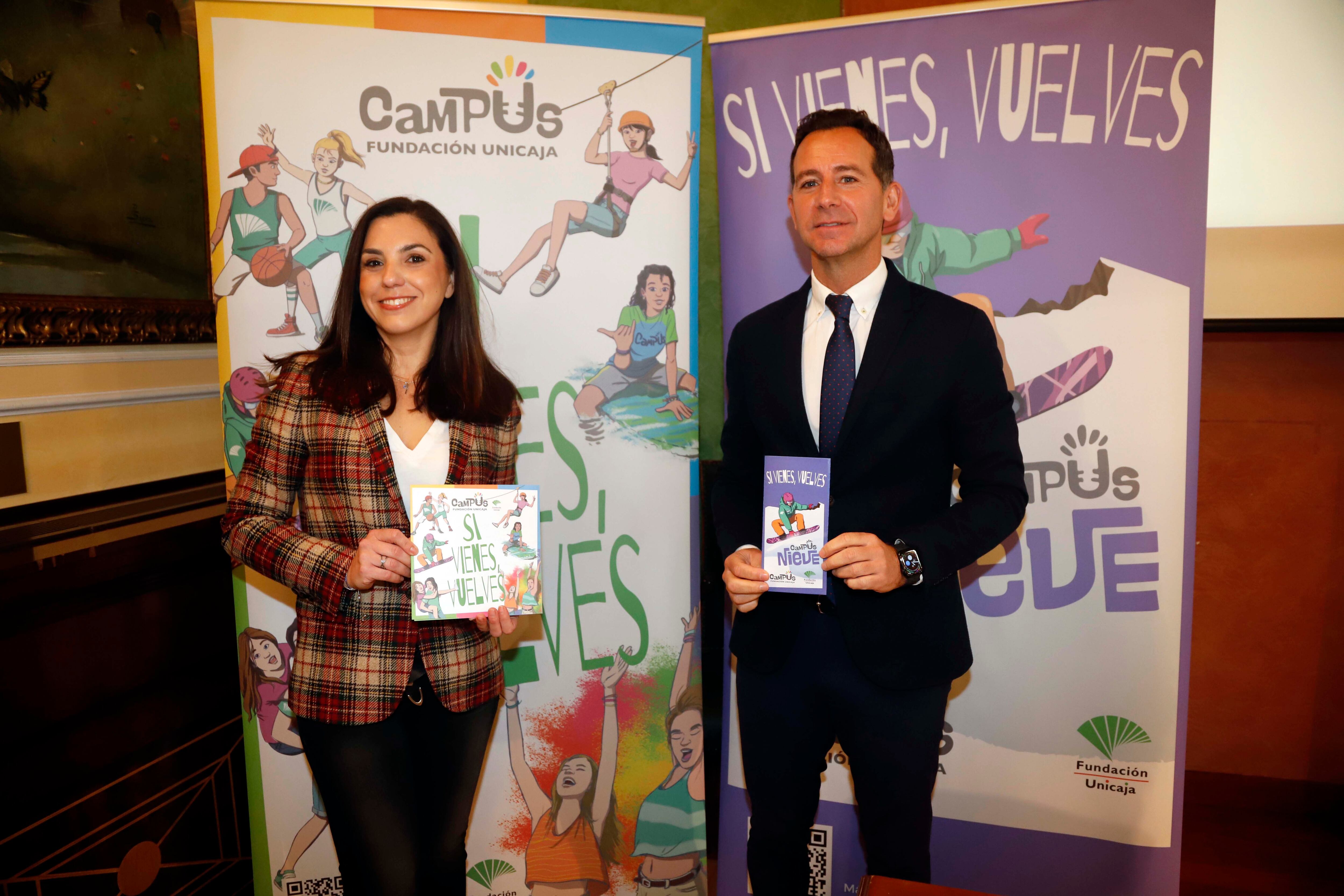 La directora de División de Actividades, Comunicación e Imagen de la Fundación Unicaja, Cristina Rico, y el responsable de Deportes y Tiempo Libre de la institución, Manuel Dorado