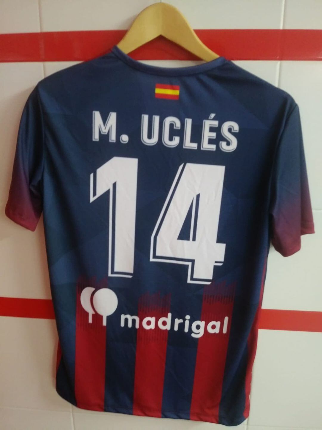 Los futbolistas del Eldense lucirán su nombre en las camisetas