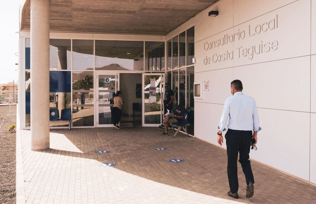 Entrada del Centro de Salud de Costa Teguise.