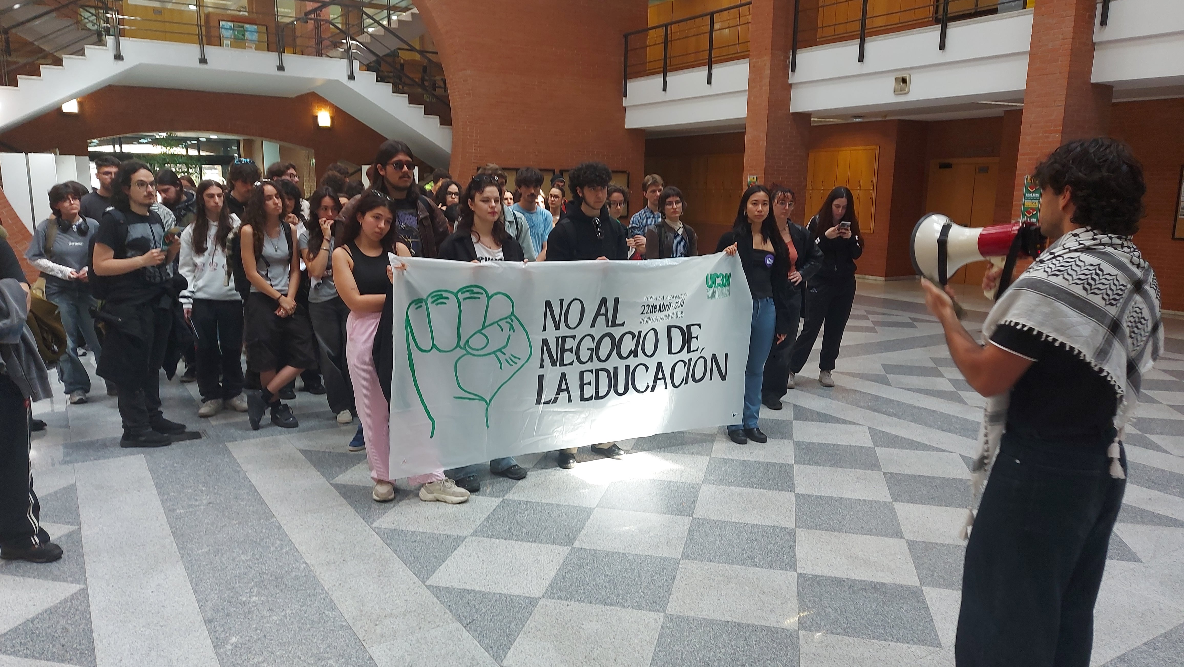 El inicio de la manifestación en el Edificio 14 del campus de Getafe