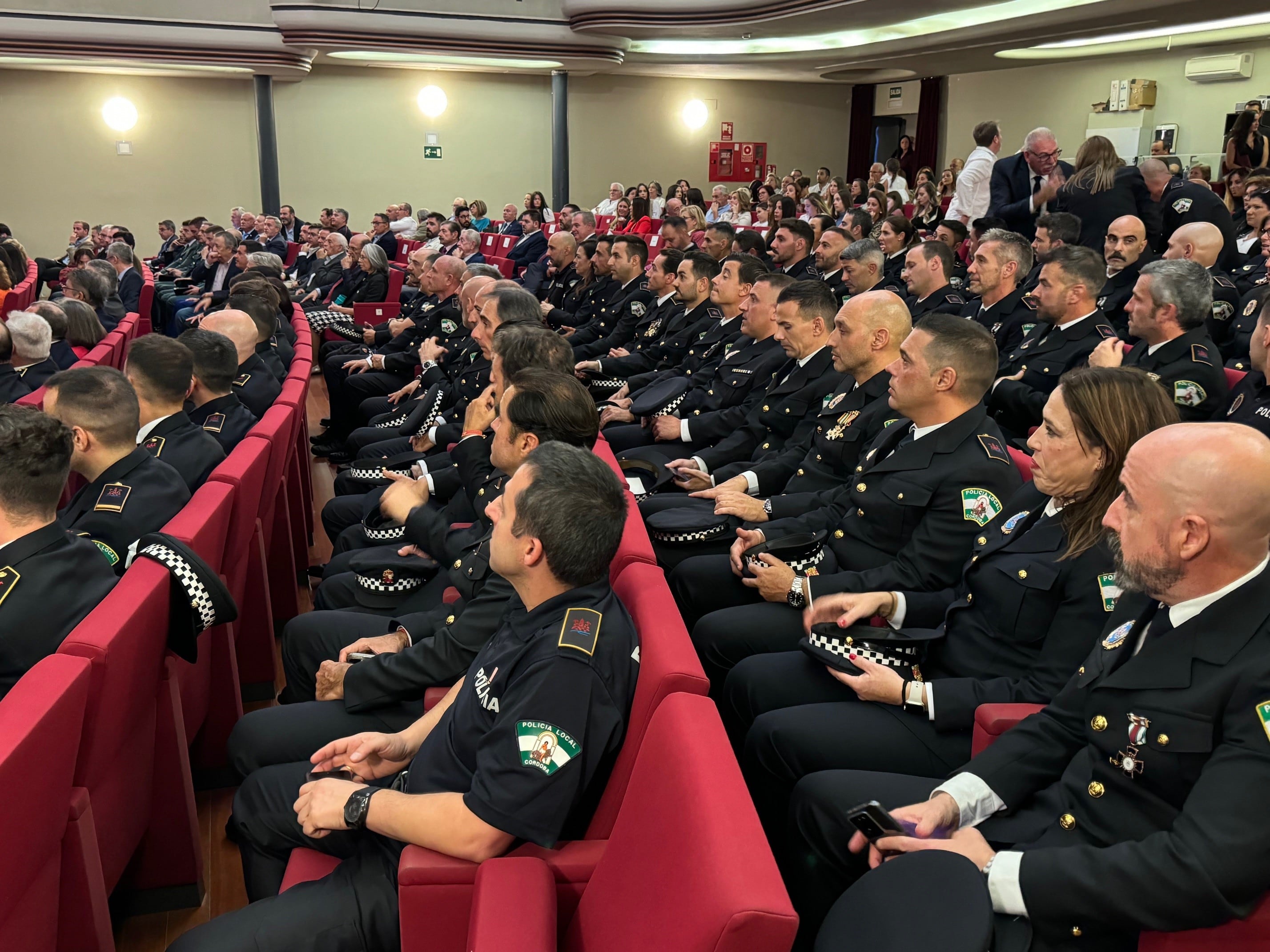 Policías locales en el acto institucional