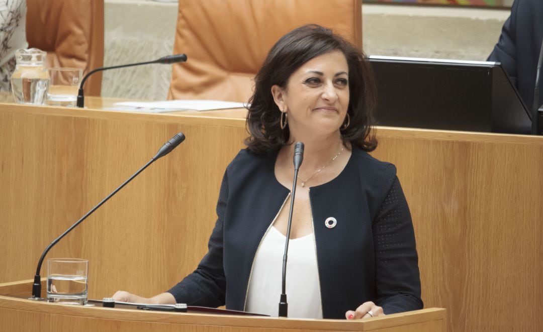 La candidata socialista a la presidencia de La Rioja, Concha Andreu, en el Parlamento de La Rioja, durante la primera sesión del pleno de investidura para la elección de la presidenta del Gobierno regional.