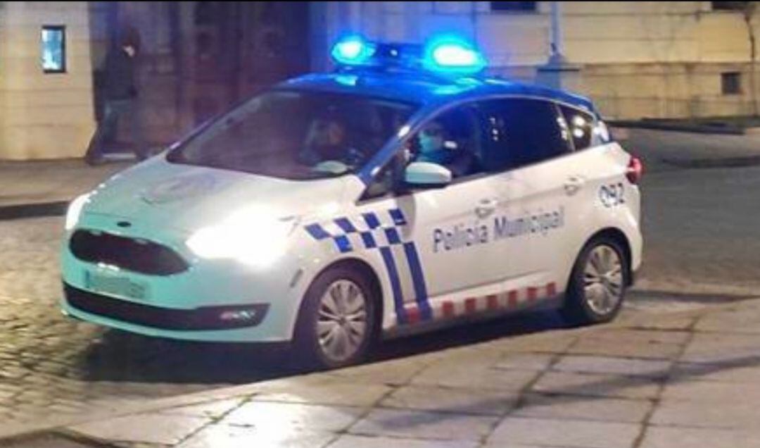 Los agentes detuvieron a los dos jóvenes