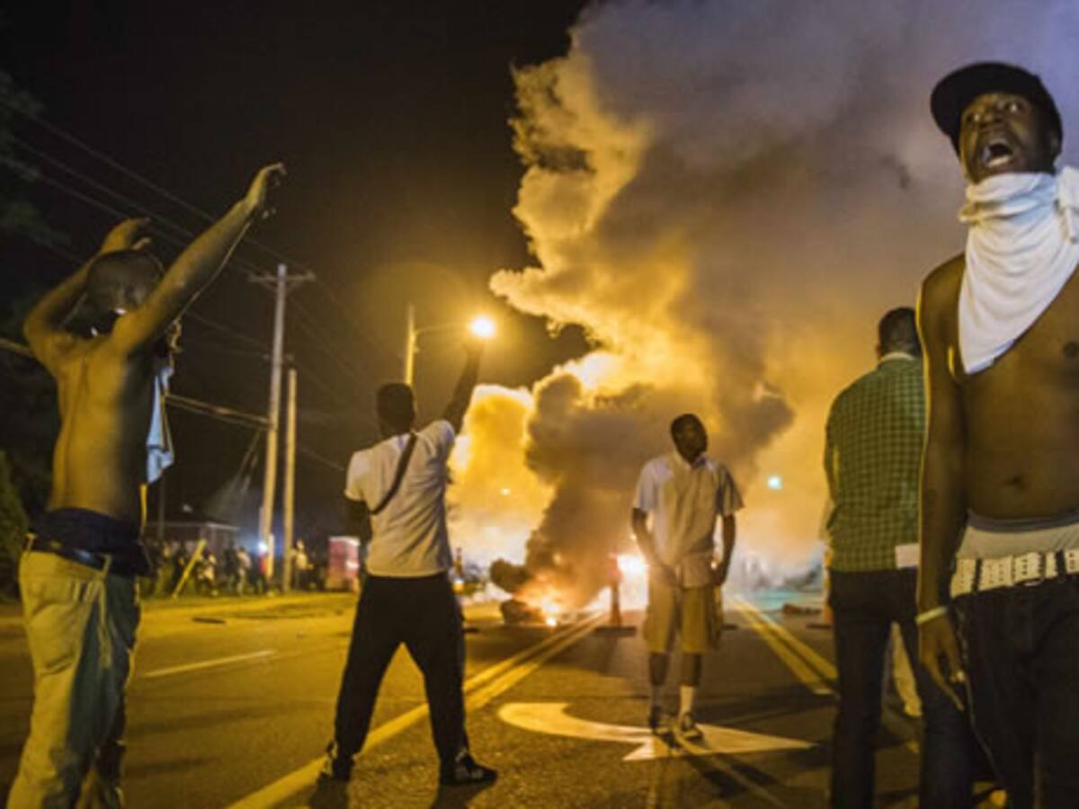 Las donaciones al policía de Ferguson duplican a las del joven negro que mató