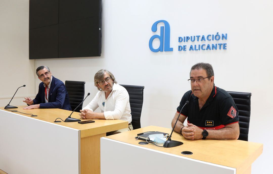 José María Ángel, Secretario Autonómico de Seguridad y Emergencias; Javier Sendra, diputado de Emergencias y José Rubio, inspector jefe del CPB de Alicante.