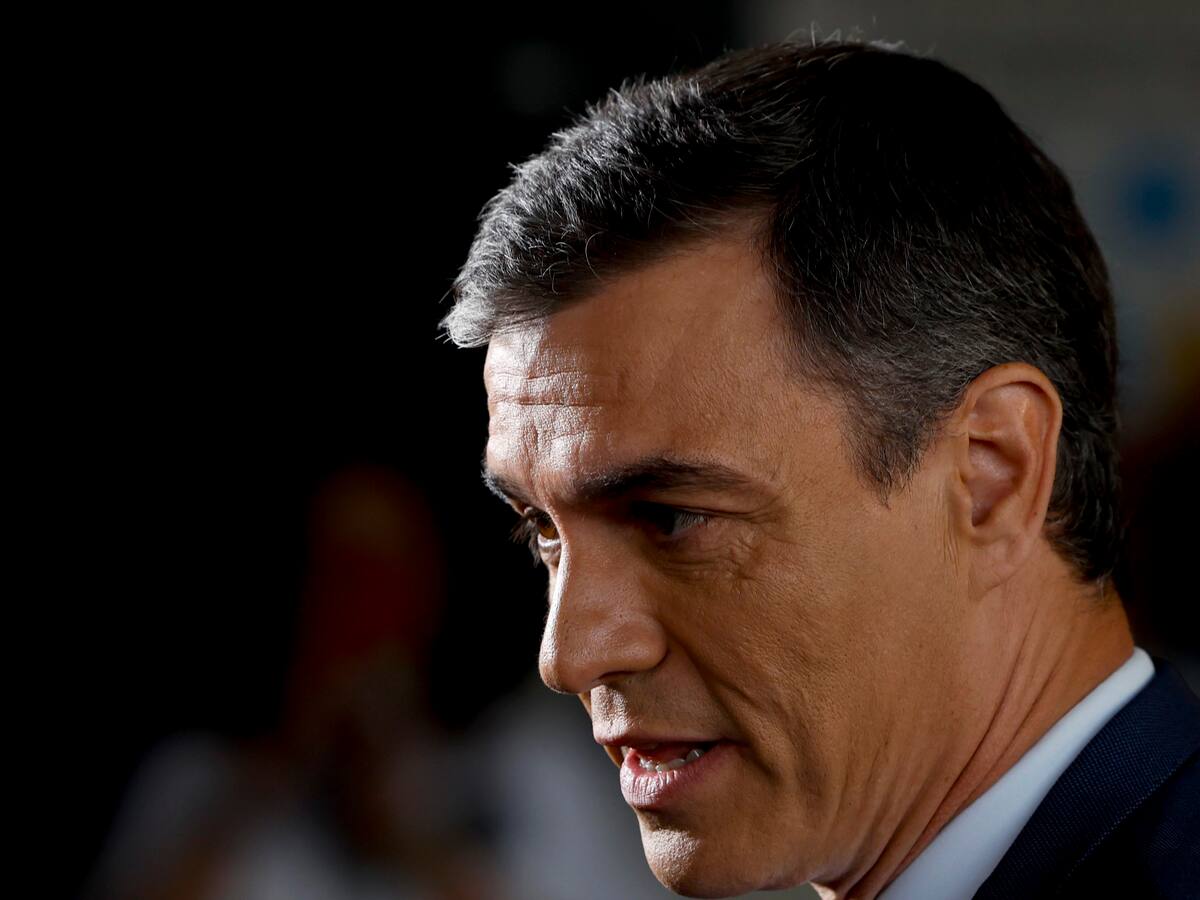 Pedro Sánchez se trasladará este lunes a Tenerife por el incendio forestal que afecta a la isla