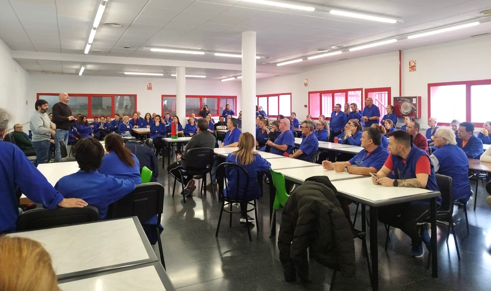 Imagen de archivo de una de las asambleas de trabajadores, realizada en las instalaciones Pablosky de Fuensalida (Toledo)